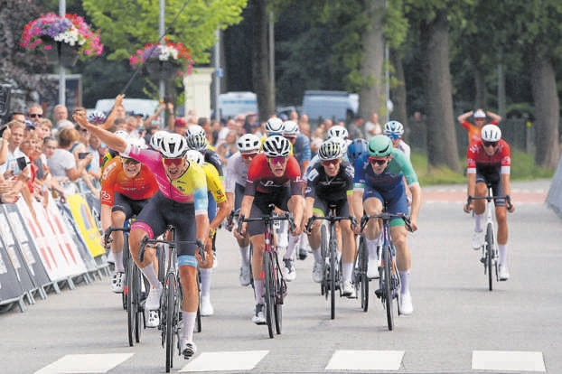 Verslag in DvhN van het NK Wielrennen 21 & 22 juni in Roden